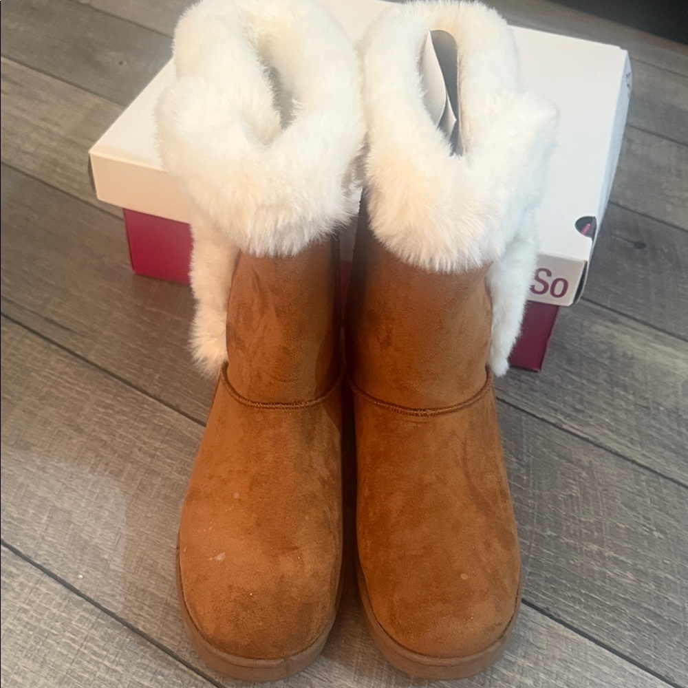 Women's Tan Faux Fur Boots by SO Size 9.  Pre-owned